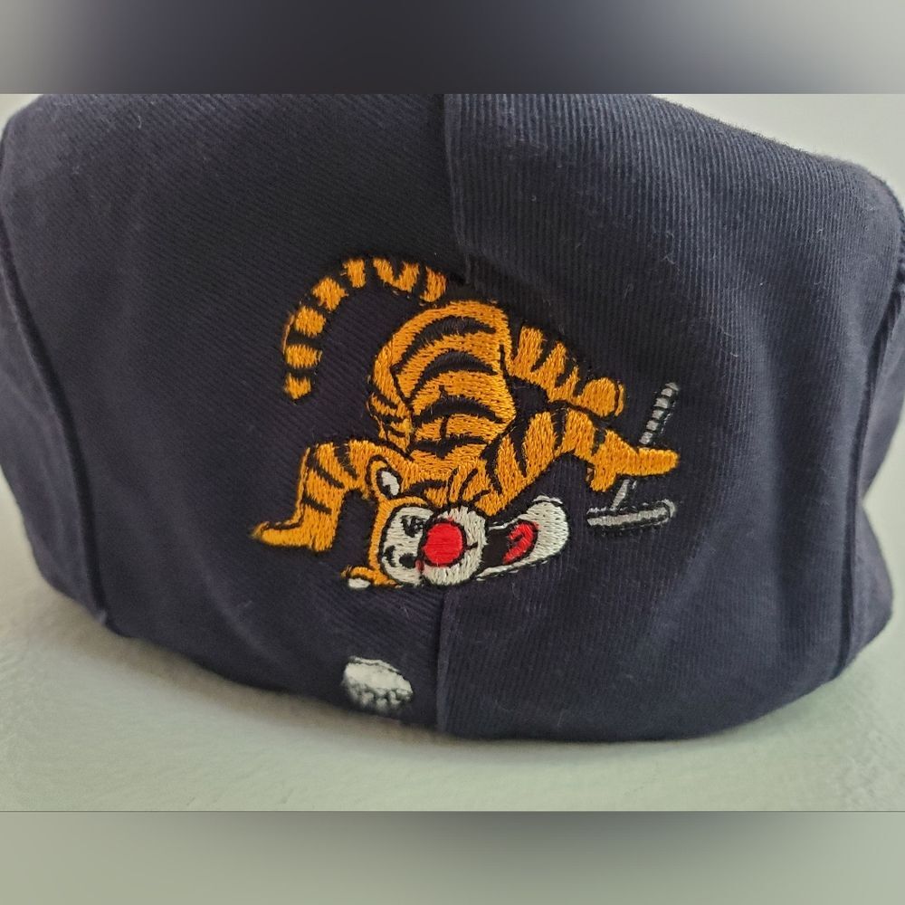 Disney vintage Tigger golf cap size Large